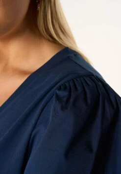 Met Pofmouwen - Blouse - Navy Blue 10 Met Pofmouwen - Blouse - Navy Blue -Ms Mode 660b10bf18144a87a01dece624801ea8 scaled