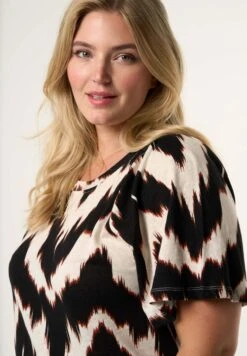 T-Shirt Imprimé - Multi Black White -Ms Mode a1118d1964734b9cab3b6d7f4d3073f0 scaled