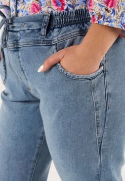 Jean Droit - Blue -Ms Mode b8c12f7059974bf3abe223a528cdd6b3 scaled