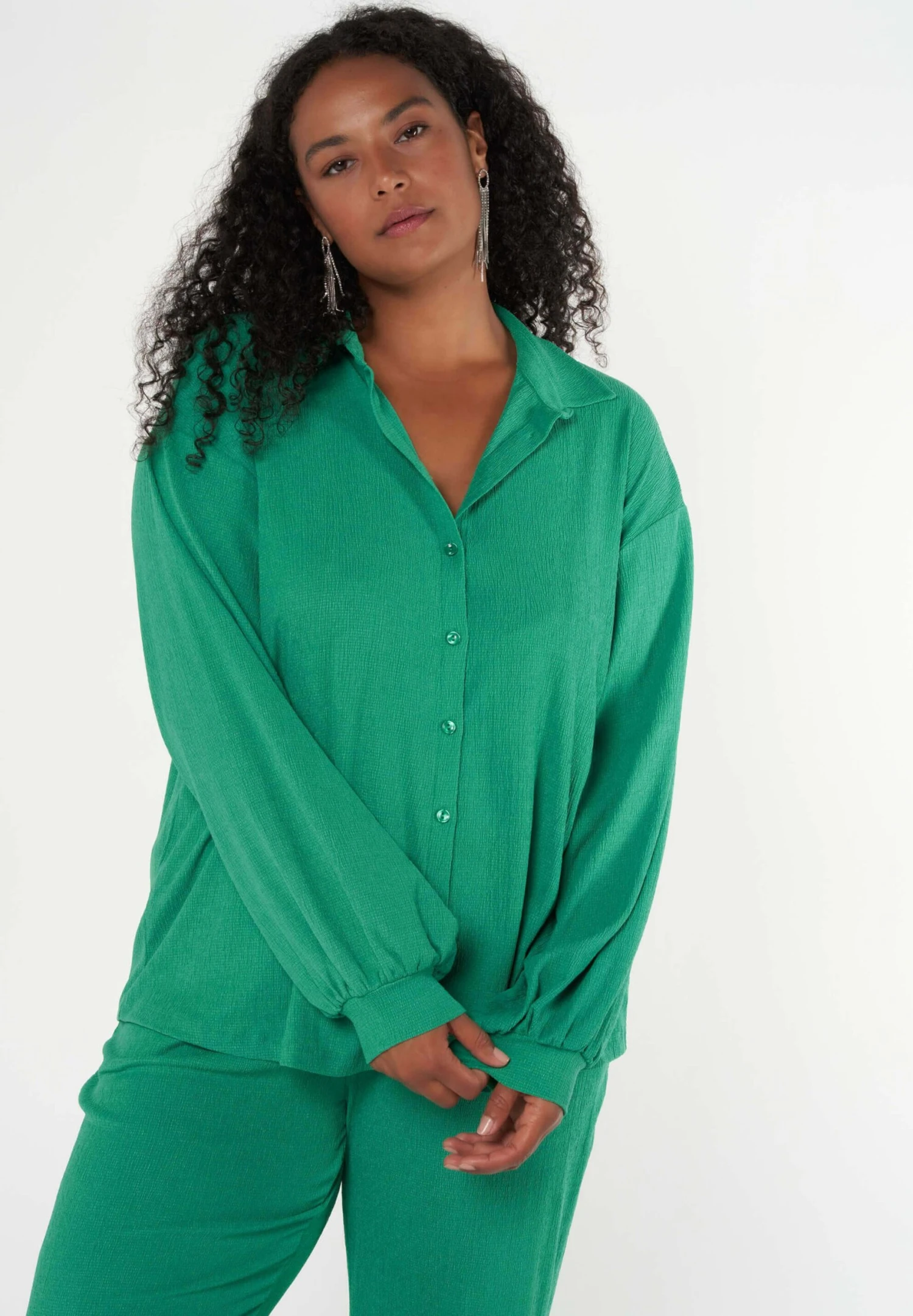 Ruimvallende - Chemisier - Bright Green 1 Ruimvallende - Chemisier - Bright Green