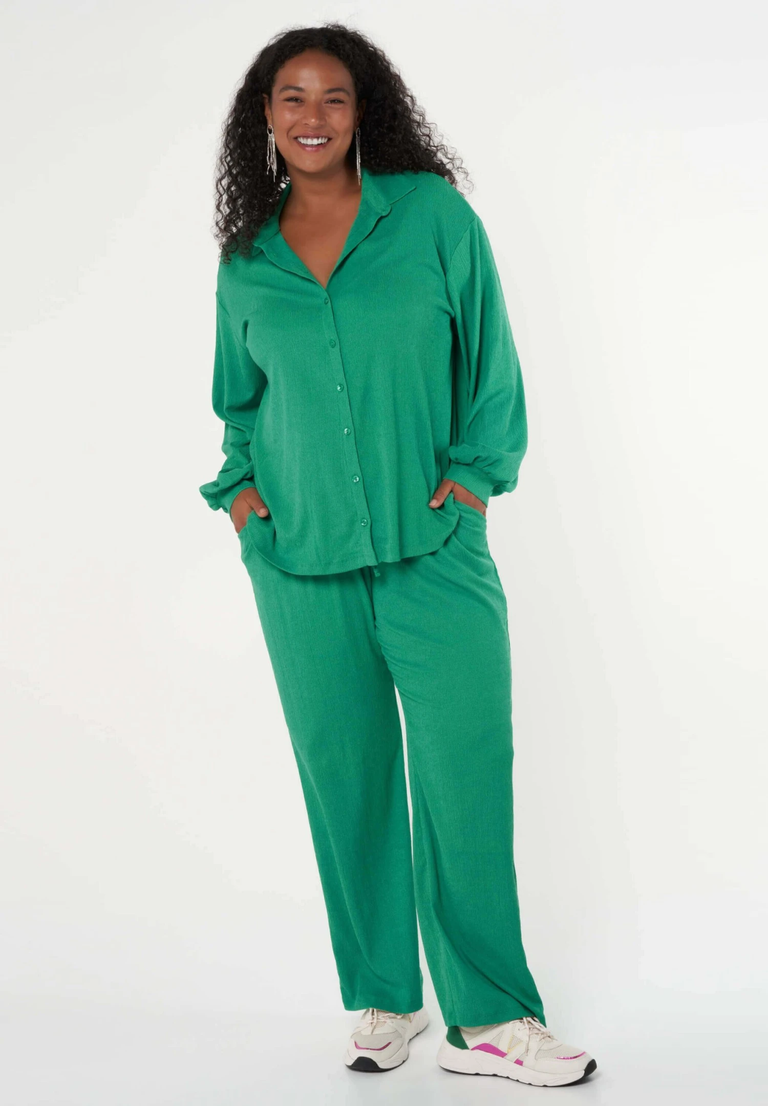 Ruimvallende - Chemisier - Bright Green 2 Ruimvallende - Chemisier - Bright Green – Image 2