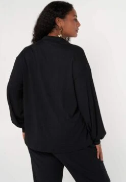 Ruimvallende - Chemisier - Black -Ms Mode ed14000146294a4f9110b97daf53425b scaled